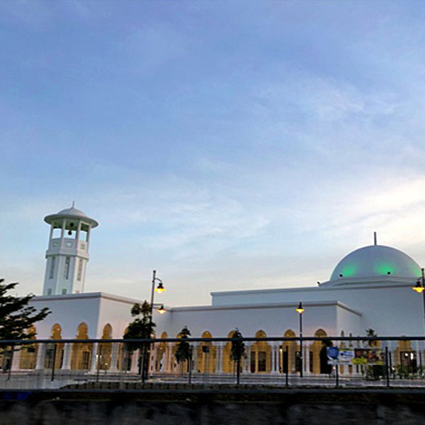 A mosque is located near the new launch property for sale in Shah Alam