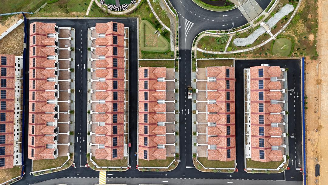 Adonis 2-
On the date the Purchaser takes vacant possession of the said Property as in item 3 where the Developer has delivered to the Purchaser or the Purchaser's Solicitor the original issue document of title to the said Building Lot registered in the name of the Purchaser as at 16/4/2026.