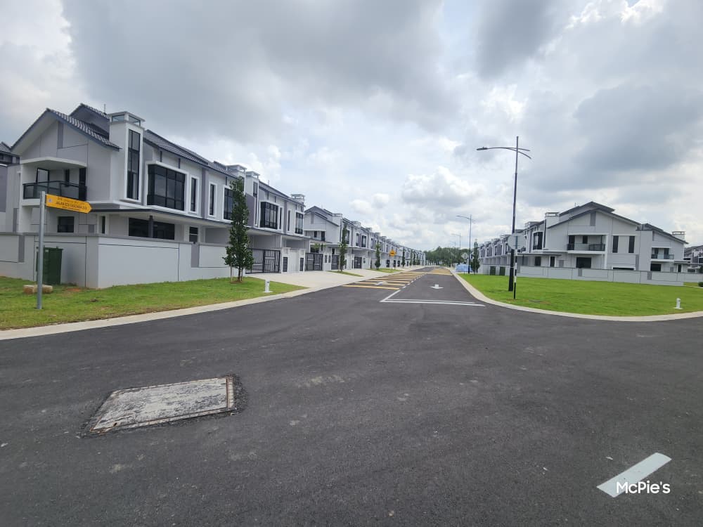 01/12/2025
The roads serving the said parcel