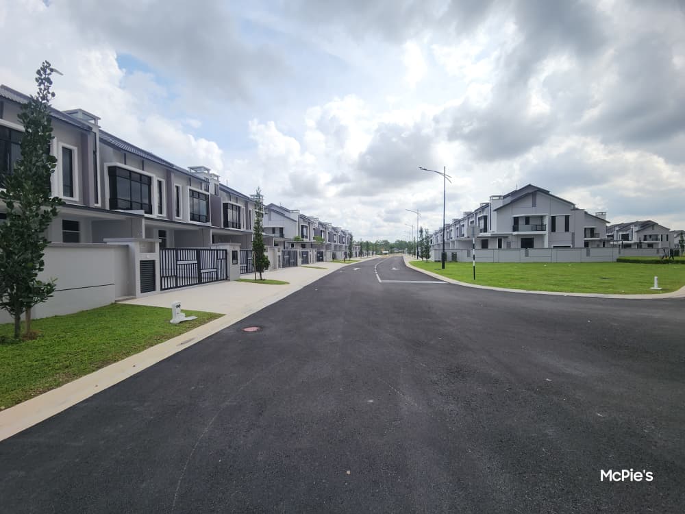 01/12/2025
The roads serving the said parcel 