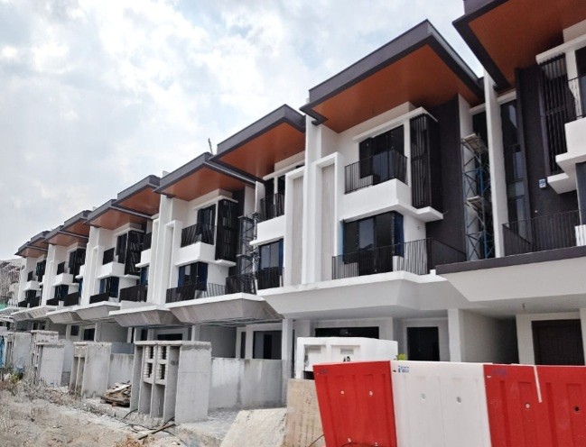 Duta Villa 3 ​Site Progress as at 31 Aug 2026 - The internal and external finishes of the said Building including the wall finishes in progress.
