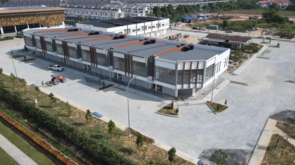 Bayu Avenue as at 26/1/2026 - The roads serving the building is currently in progress.