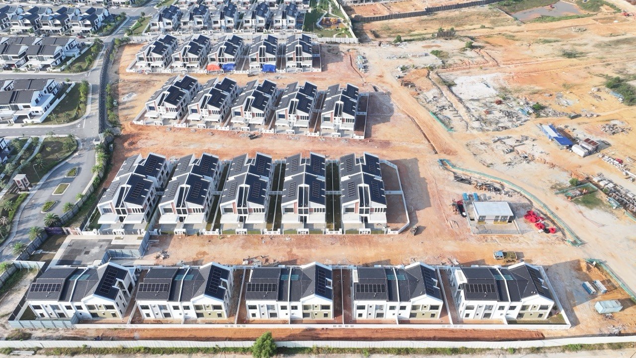 Casablanca 4 (A6-02) - Aerial view. Roof structure and architecture works in progress (13 July 2026)