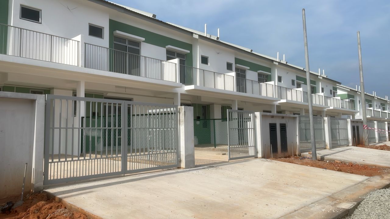 External plastering work in progress as of 07/04/2026.