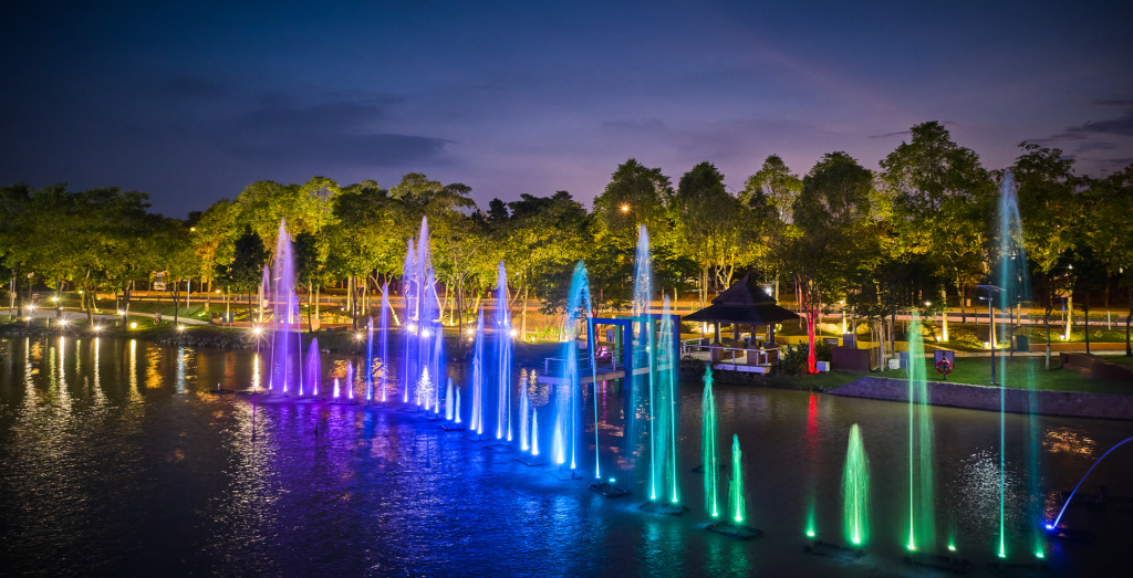 World's 1st Solar Powered Musical Fountain